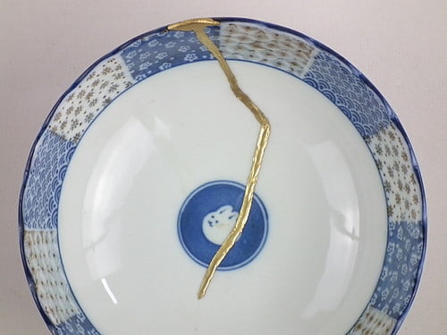 ワレ欠け部分を磨き金継ぎ後